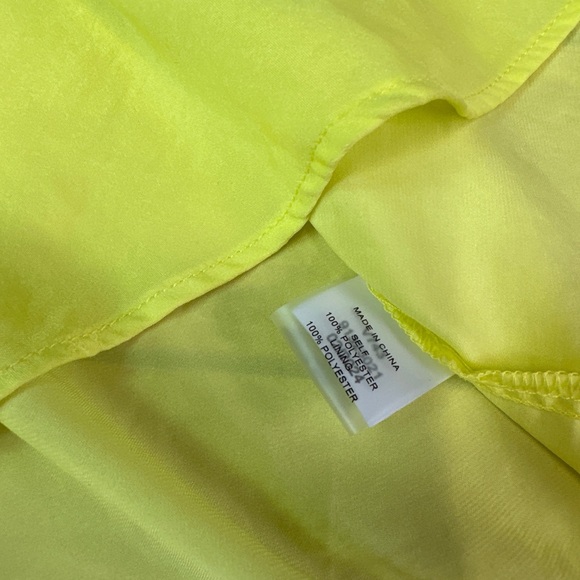 Vince Camuto Women's Hammered Satin Puff Sleeve Top Bright Lemon Size S - Picture 4 of 4